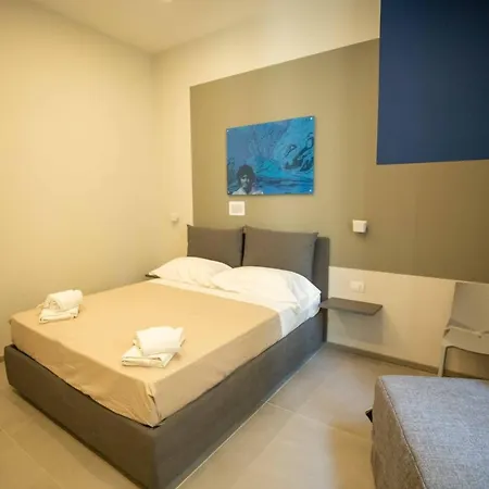 E....... By Dimorra 3* Nápoly