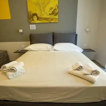 Apartmanhotel E....... By Dimorra Nápoly